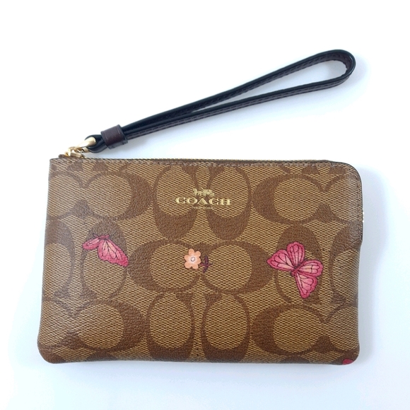 coach wristlet fake vs real